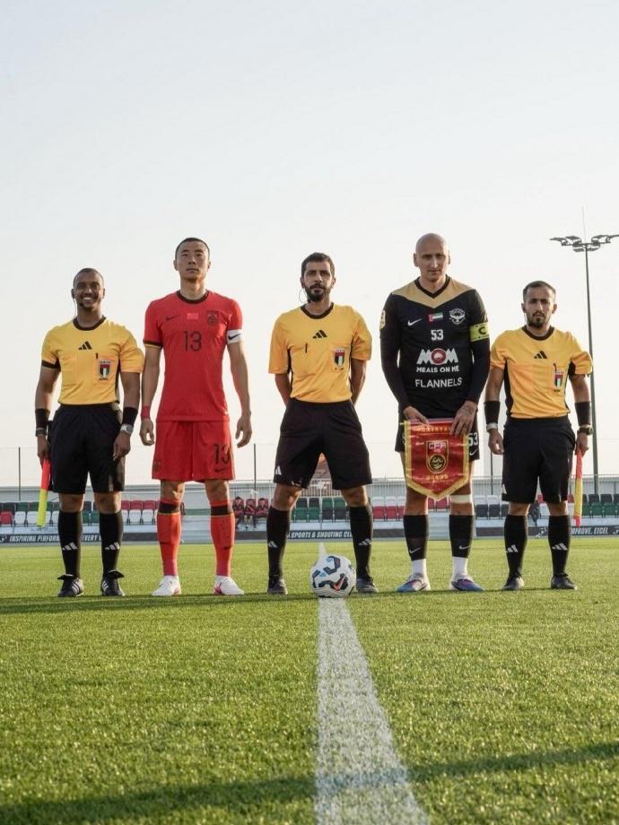 国足2比2战平乌兹别克，邵佳一遗憾未能成功复仇，痛失好局