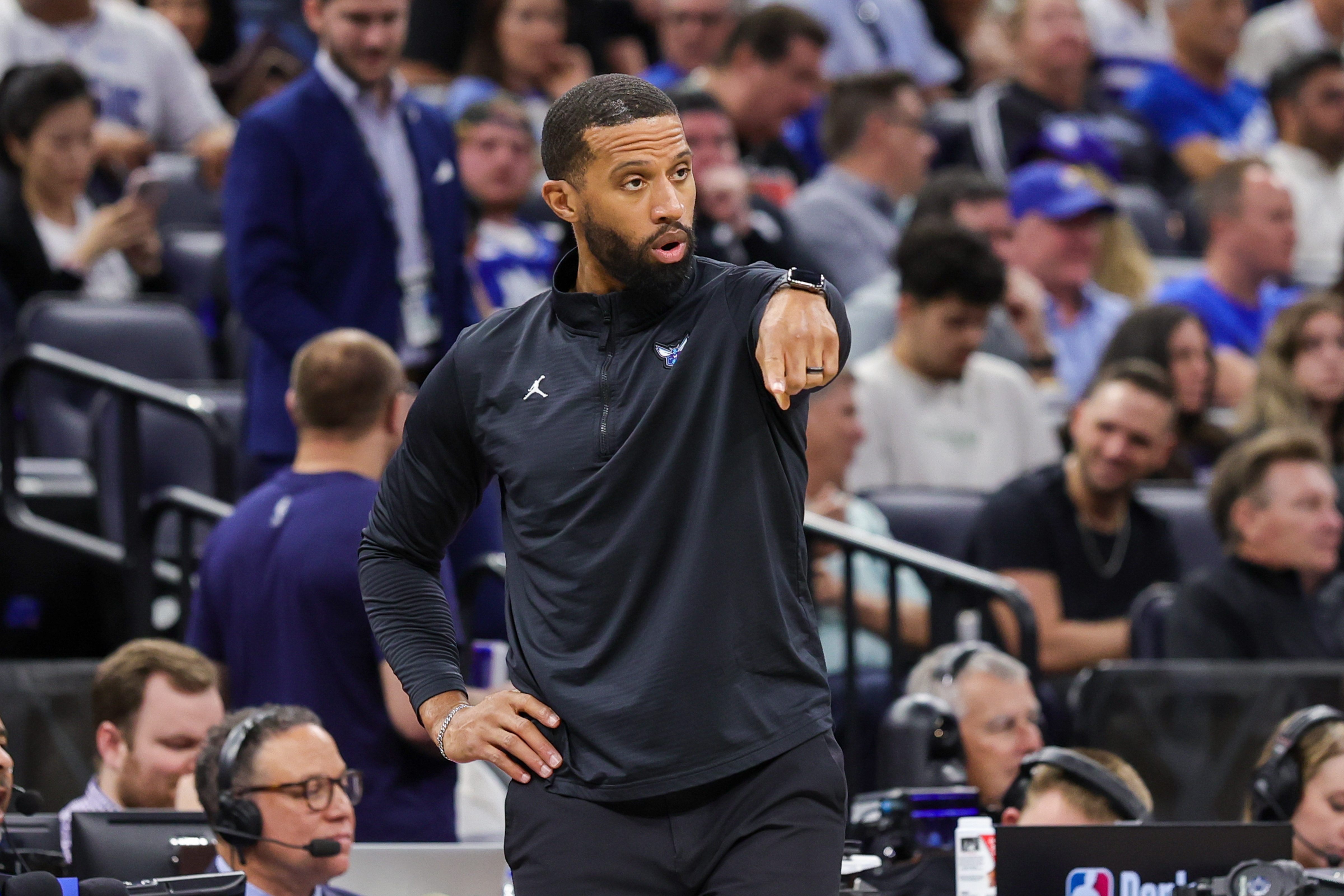 世界杯客户端升级下载-黄蜂主帅：流畅传球让进攻渐入佳境 喜欢球队攻防两端的传切配合