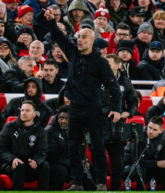 瓜帅跌倒塔帅吃饱！哈兰德梦游0射正，曼城2-2森林冠军渐行渐远